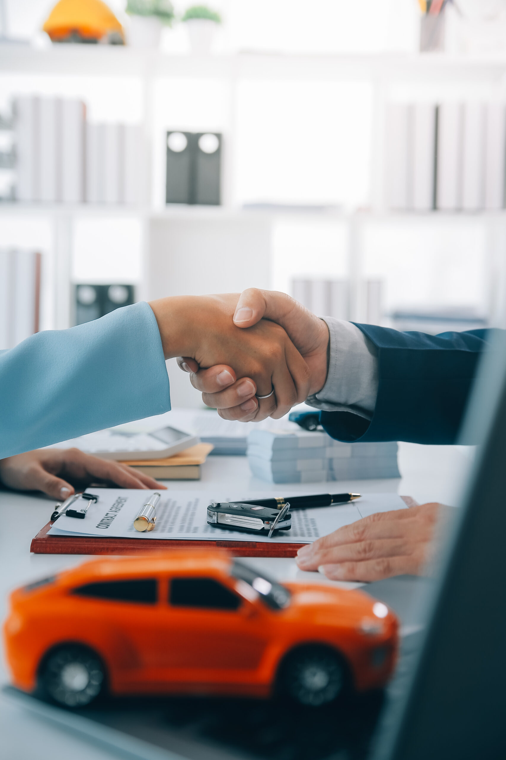 This image illustrates the convenience and professionalism of the intercity chauffeur service, where all aspects of travel, including car leasing and insurance, are handled smoothly, ensuring a stress-free experience for the client.